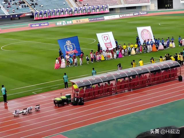 足球赛事热度逐渐攀升，球场氛围喜人的简单介绍