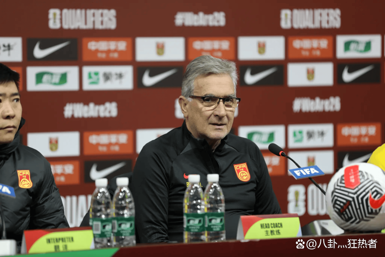 包含教练团队调整战术，冲击新赛季冠军头衔的词条