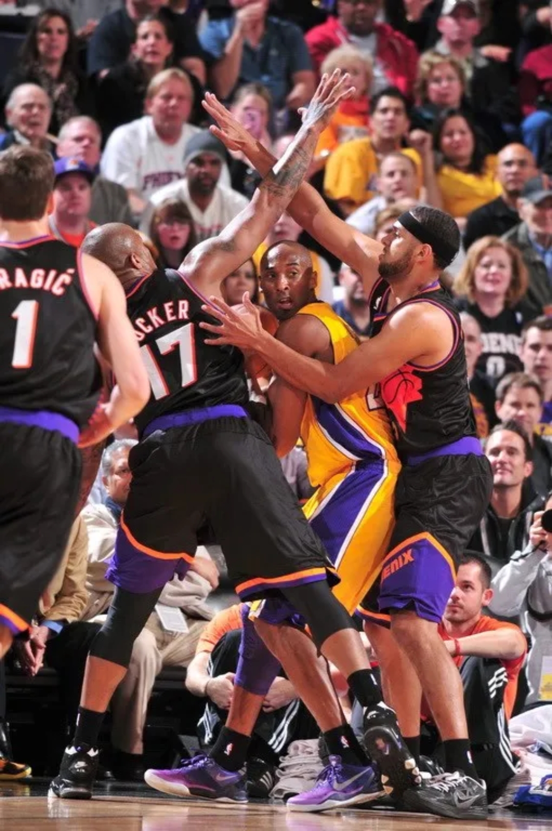 开云APP-包含篮球决赛震撼开打，巅峰对决引爆全场的词条