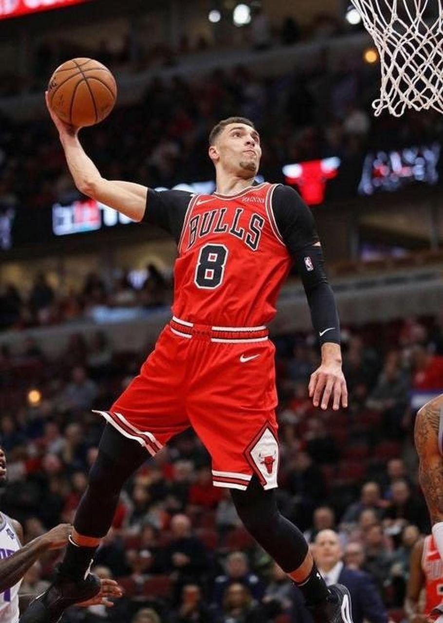 包含篮网鏖战北京队，拉文惊艳四座的词条