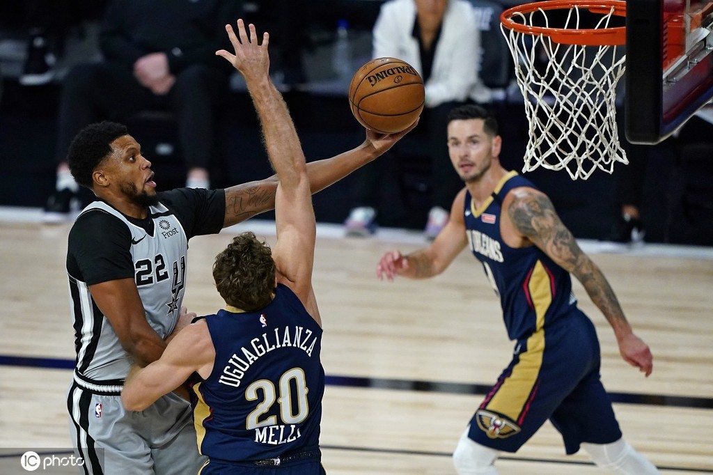 鹈鹕鏖战天津队，德罗赞扛起全队